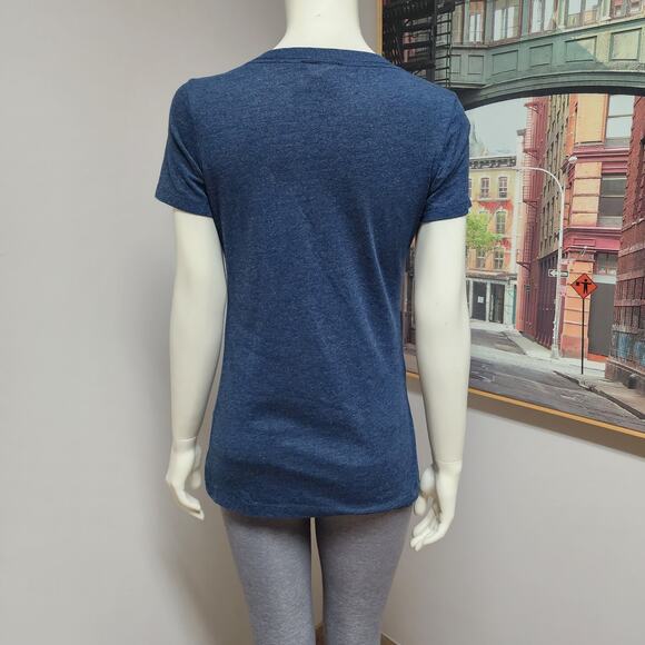 Derek Jeter Ladies V-Neck New York Yankees Captain Tshirt Size Medium - Picture 3 of 8